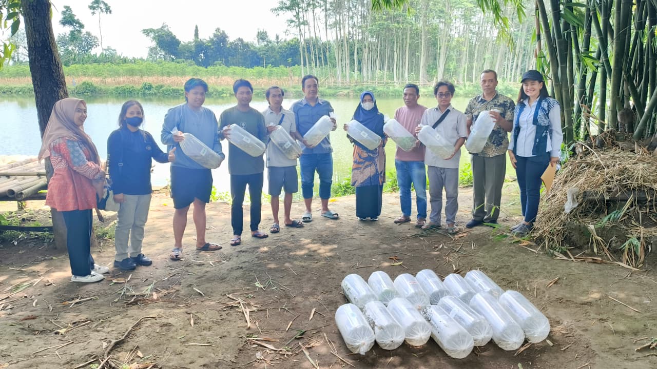 Penebaran Benih Ikan Lokal Jadi Langkah Strategis Jaga Ekosistem Perairan